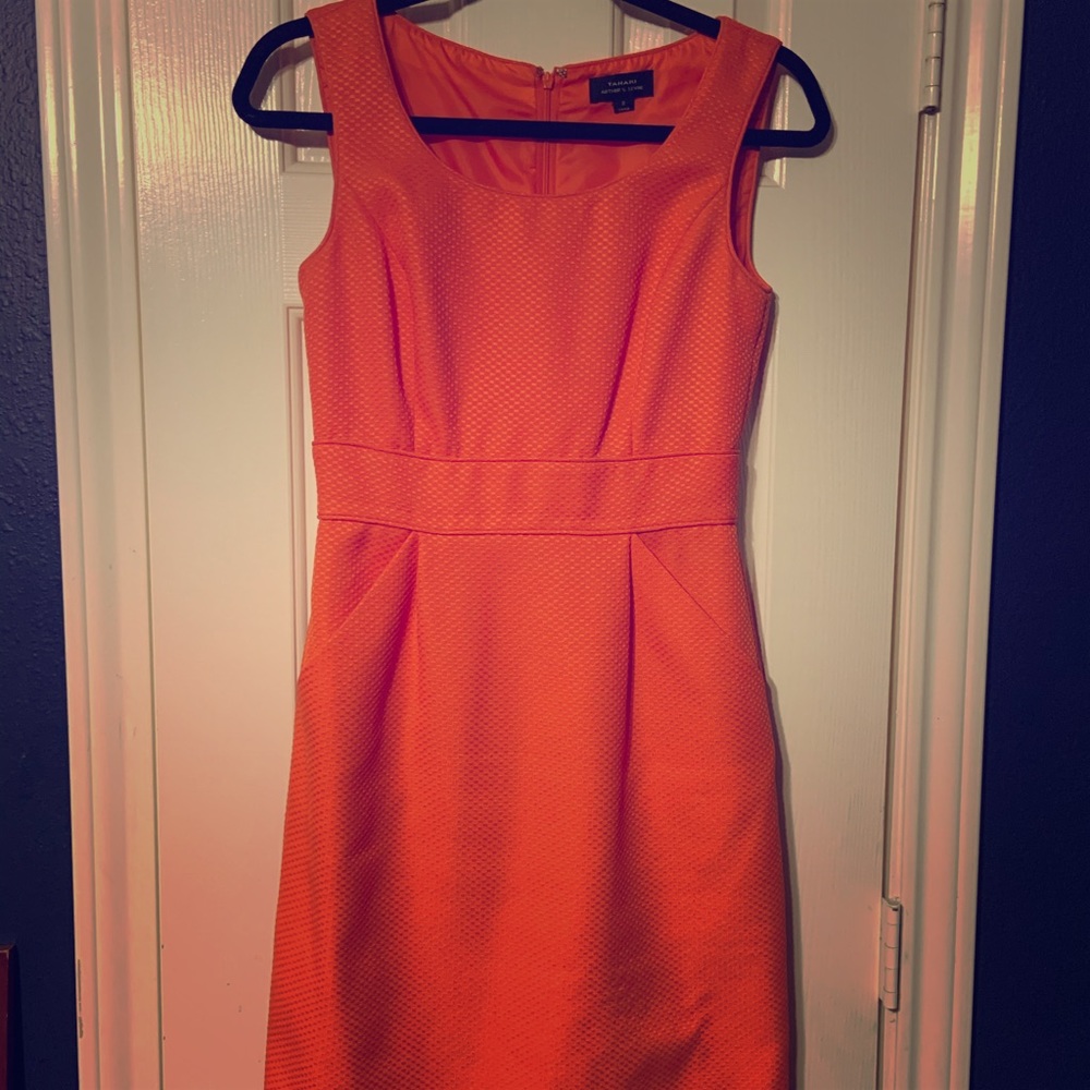 Tahari Size 2 Orange Sleeveless Lined Shift Dress